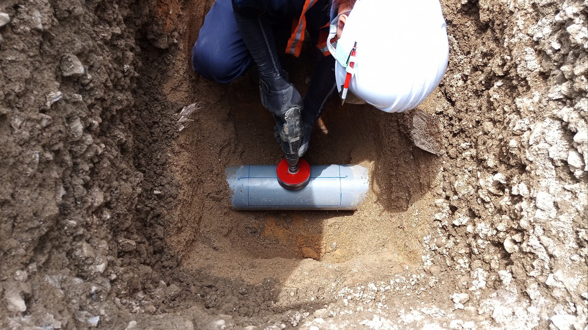 公共桝設置工事穿孔状況