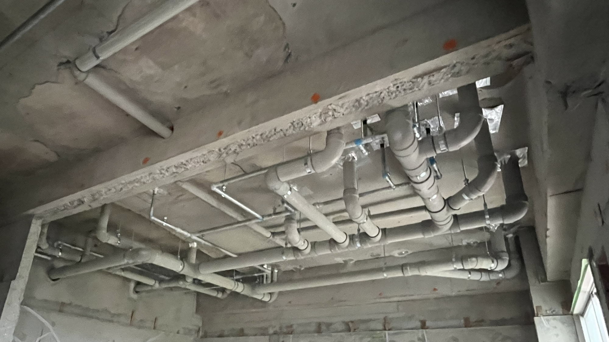 給排水設備工事天井配管